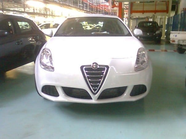 Špionáž: Alfa Romeo Milano nafocená v továrně