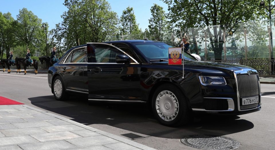 Putin má novou limuzínu. Od vznikající ruské značky Aurus