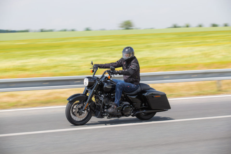 Test motorky: Harley-Davidson Road King Special — pokloňte se, přichází král